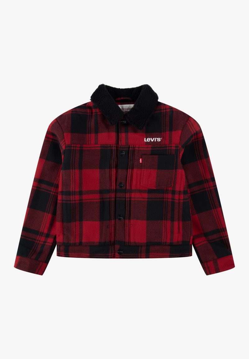 Veste en flanelle à carreaux rouges et noirs avec un col en fausse fourrure noire, une poche avant et une fermeture à boutons. Logo Levi's brodé sur la poitrine.