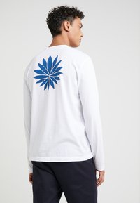 SHEIN EZwear Maglietta girocollo con grafica con slogan di taglia extra