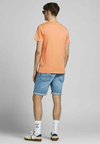 Jack & Jones ECORP LOGO SS O-NECK NOOS - T-shirt basic - shell coral