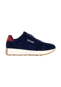 Scarpa sportiva blu navy con tomaia in suede e mesh, intersuola bianca, suola in gomma naturale, logo laterale e dettaglio rosso sul tallone.