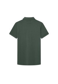 Tmavě zelený polo tričko s klasickým límcem a krátkými rukávy. Hladká textura látky, bez viditelných vzorů, a čistý, jednoduchý design.
