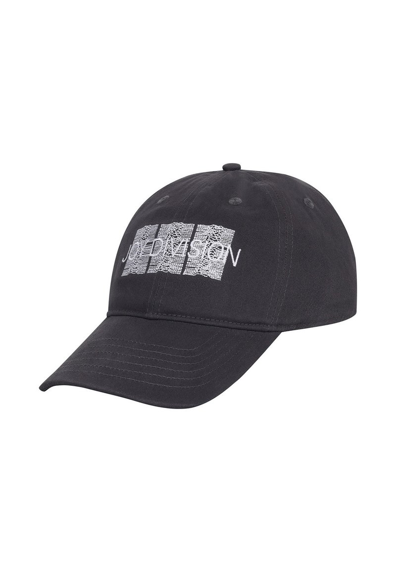 Casquette de baseball en coton noir avec texte brodé en blanc. Elle possède une visière incurvée et une sangle ajustable à l'arrière. Design classique à six panneaux.