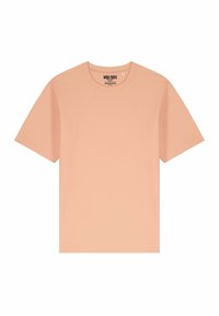 T-shirt en coton couleur pêche, manches courtes, col rond, texture lisse, design minimaliste, sans motifs ni accents, étiquette de marque visible à l'intérieur.