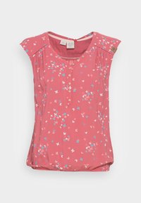 Haut à manches courtes rose avec un imprimé de papillons bleu, blanc et rose. Il dispose d'un col rond, d'une patte de boutonnage et de détails froncés subtils.