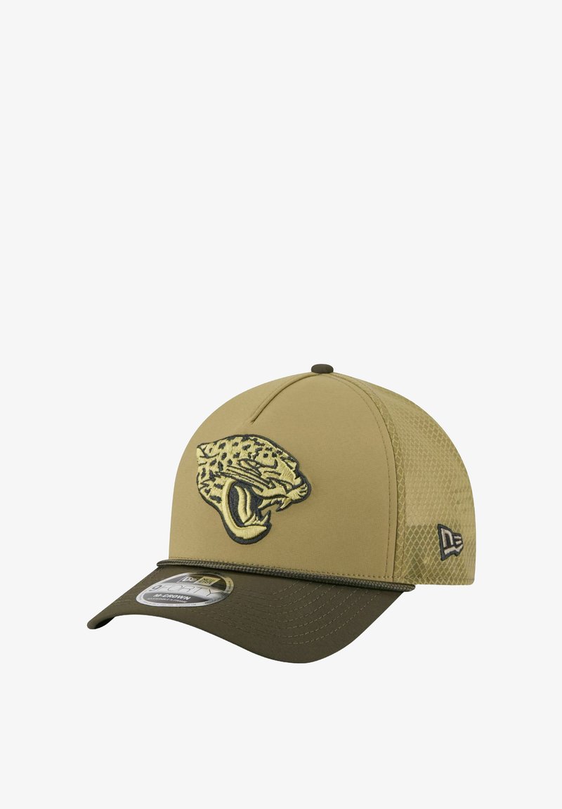 Khaki-Basecap mit einem gelben und schwarzen Jaguar-Logo. Netzrücken für Belüftung, gebogener grüner Schirm und strukturierte Stoffdetails.