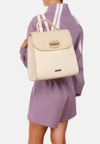 Queen Helena Zaino - beige