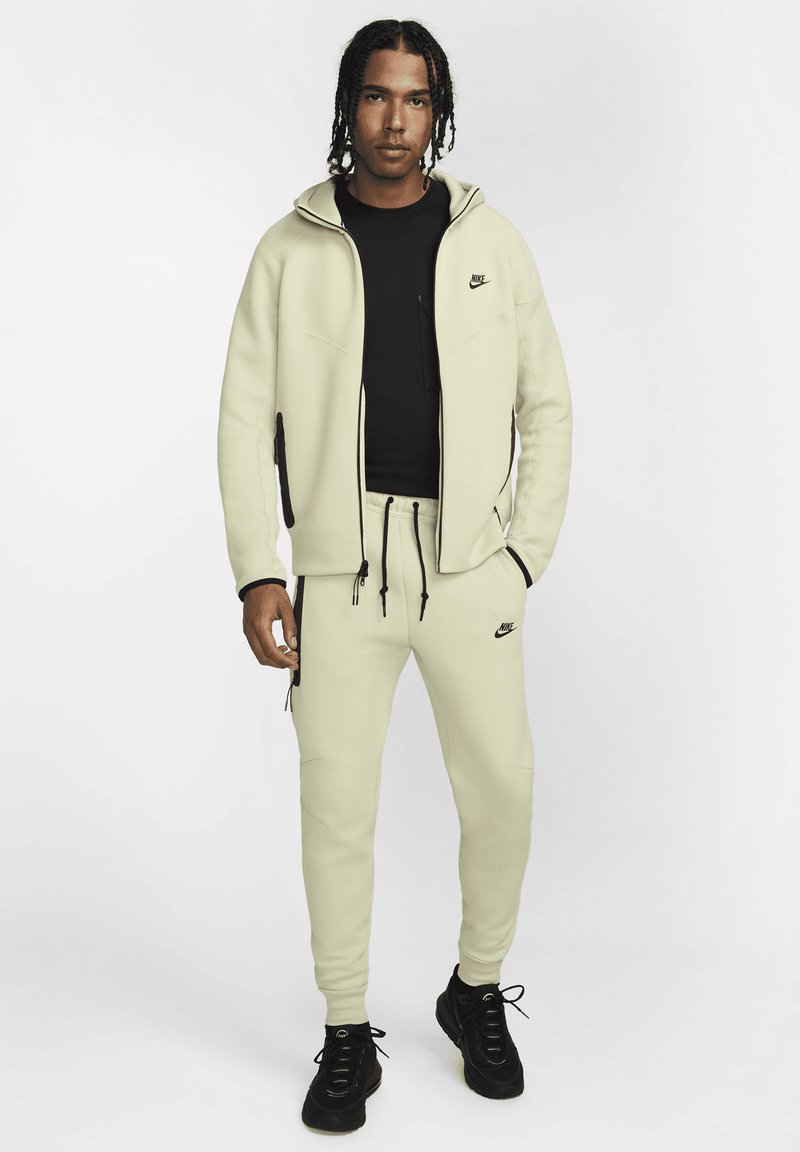 Nike Sportswear Trainingsbroek olijfgroen Nike Sportswear Trainingsbroek olijfgroen