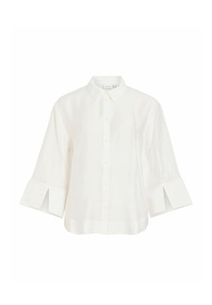 Blouse blanche à manches longues avec un col classique, une fermeture à boutons sur le devant et de larges poignets fendus.