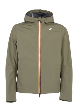 Giacca con cappuccio verde oliva chiaro con cerniera frontale completa, logo sul petto e maniche lunghe, progettata per l'uso all'aperto.