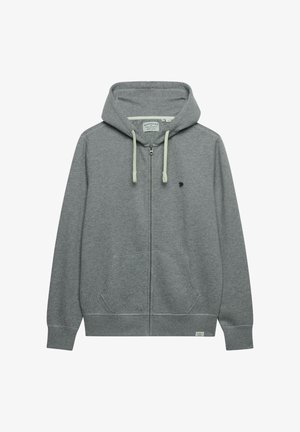 Sudadera gris con cremallera completa, bolsillos delanteros, capucha con cordón, puños acanalados y un pequeño logo bordado en el lado izquierdo del pecho.