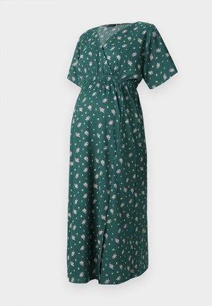 Groene bloemenjurk met een V-halslijn, kortere mouwen en een elastische tailleband. Heeft een lange, vloeiende silhouette met kleine bloemenpatronen.