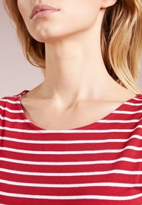 Barbour Pletené šaty - red