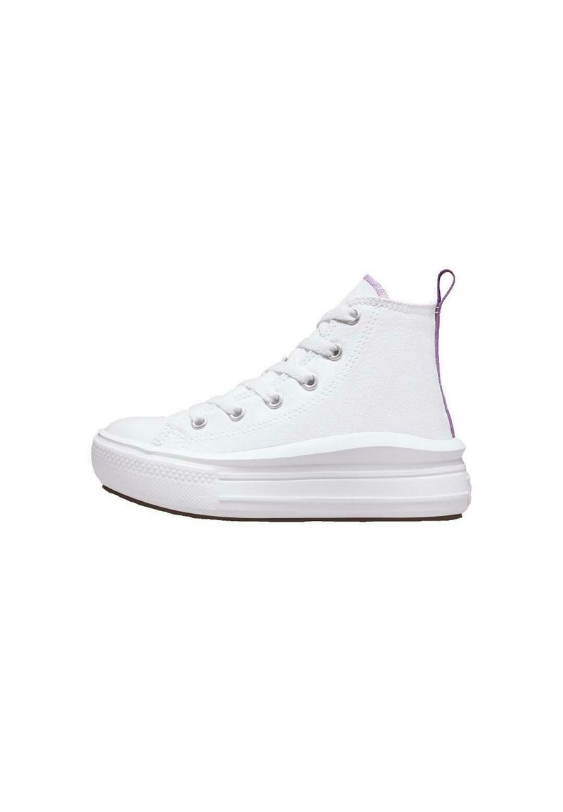 Białe trampki w stylu high-top z płóciennym cholewką, płaskimi sznurowadłami i wzmocnionym czubkiem. Posiadają grubą białą podeszwę z drobnymi rowkami i lawendowym akcentem.