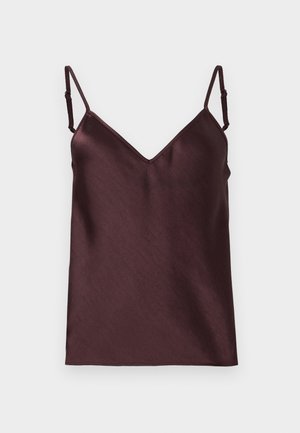 Sötétbarna selyem camisole top állítható spagetti pántokkal és V-nyakkivágással, fehér háttérrel.