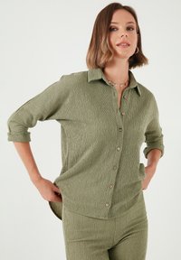 REGULAR FIT - Chemisier - olive