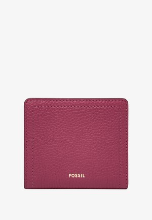 Petit porte-cartes en cuir violet avec surface texturée et logo Fossil doré centré près du bord inférieur.