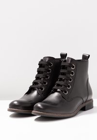 Pier One Tronchetti - black