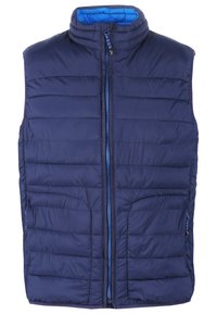 Navy modrý prošívaný vest s vysokým límcem, předním zipem a dvěma bočními kapsami s modrými akcenty. Hladká textura a prošívaný design.