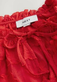Unselected, red