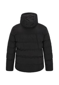 Černá prošívaná bunda s kapucí, se stehovaným vzorem a horizontálním prošíváním. Hladká struktura, rovný střih a žádné viditelné kovové doplňky.