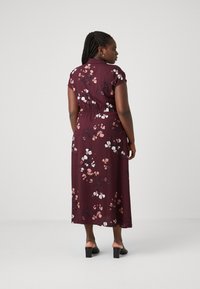 Vero Moda Curve VMNEWHALLIE LONG DRESS - Maxikjole - winetasting