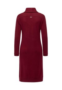Bordeauxfarbenes Langarmkleid mit hohem Kragen, gerippter Textur an den Schultern und Manschetten sowie geradem Schnitt, mit einem dezenten Logoakzent.