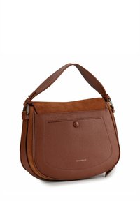 Bruine leren crossbodytas met een gestructureerde afwerking, een gladde voorflap, een bovenhandvat en een gouden logo-accent.