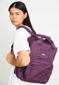 Dickies LISBON BACKPACK UNISEX - Turistinė kuprinė - plum perfect