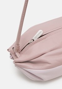 Marimekko KARLA - Borsa a tracolla - light pink/light lilac