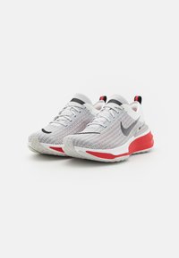 Nike Performance INVINCIBLE 3 - Utcai futócipők - white/black/fire red/cement grey/photon dust/university red