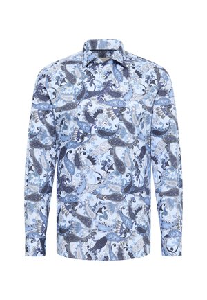 Chemise à manches longues avec des motifs paisley complexes dans des tons de bleu et de marine sur un fond bleu clair. Col et poignets à bouton.