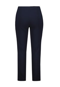 Námořnické modré kalhoty na míru se slim fit, s plochým předním dílem, dvěma zadními kapsami a hladkou texturou. Jednoduchý design bez viditelných ozdob.