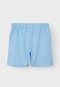 Lichtblauwe shorts van zacht, lichtgewicht materiaal. Voorzien van een elastische tailleband en twee zijzakken. Eenvoudig, ongecompliceerd ontwerp.