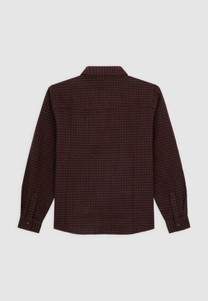 Koszula z długim rękawem w burgundowo-czarną kratkę, z guzikami na mankietach, kołnierzykiem i prostym dołem; miękki, tkany materiał bawełniany.