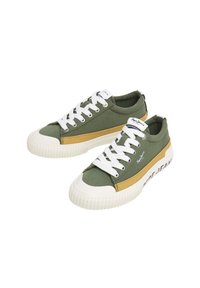 Zelené plátěné tenisky s bílými tkaničkami, béžovými akcenty, gumovou podešví a vyvýšeným gumovým okrajem. Logo vytištěné na boku v černé barvě.