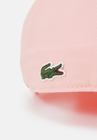 Lacoste UNISEX - Kapa - cherry tree