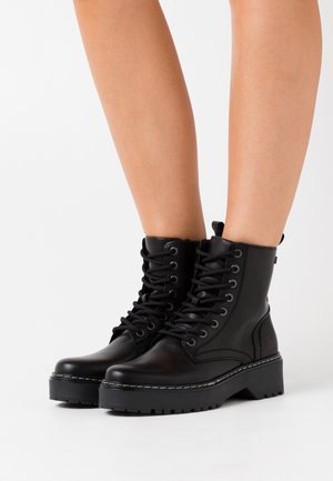 Bullboxer Platform ankle boots - black