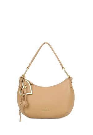 Borsa a tracolla in pelle beige con dettagli dorati, nappine decorative e un charm a forma di cuore appeso da un lato.