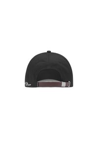 Casquette de baseball noire avec une visière courbée, sangle ajustable marron à l'arrière et logo blanc brodé sur le côté gauche.