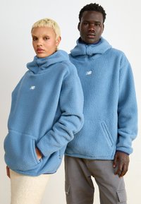 New Balance HOOPS UNISEX - Kapuzenpullover - heron blue