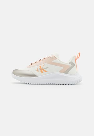 Calvin Klein Jeans RUNNER LACE - Zapatillas - white/whisper pink/silver