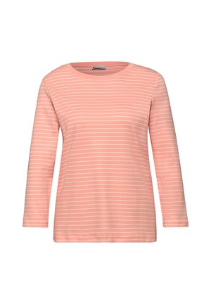 Chemise rose corail à manches longues avec de fines rayures blanches horizontales et un col rond, présentée sur un fond blanc uni.