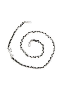 Schwarzes und silbernes Kettenaccessoire mit gedrehter Gestaltung, ausgestattet mit Metallbeschlägen und einem schriftlichen Charm, geeignet zur Sicherung von Gegenständen wie Brillen.