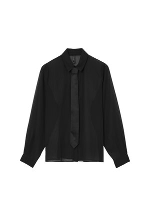 Blusa nera semi-trasparente a maniche lunghe con colletto classico e cravattino in satin attaccato, esposta su uno sfondo bianco.