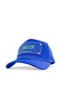 Blaues Trucker-Cap mit einer grünen Kunststoff-Patch, auf dem "BALLER" steht. Verfügt über einen gebogenen Schirm und kontrastierende Nähte.