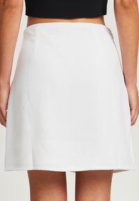 TUSSAH BILLIE - Wickelrock - white