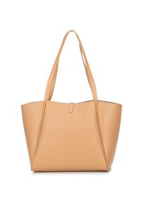Borsa a spalla in pelle beige con due manici lunghi, design a forma triangolare e dettagli minimalisti; superficie liscia e senza hardware visibile.