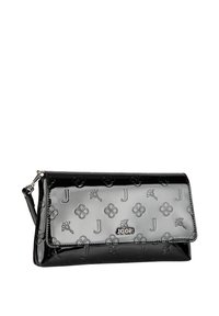 Clutch in pelle verniciata nera con motivi floreali e "J" in rilievo. Presenta una patta frontale e una targhetta logo argentata. Texture liscia e lucida.