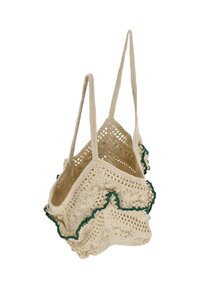 Sac fourre-tout en crochet beige avec bordure à volants verte, présentant une texture en maille ajourée et deux bretelles d'épaule.