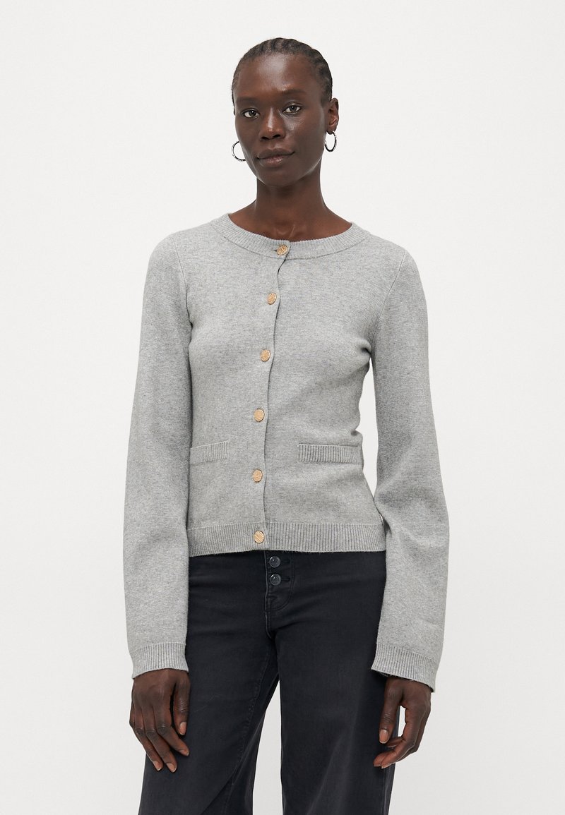 Gray knitted cardigan with long sleeves, round neckline, and five wooden buttons. Features two front pockets and ribbed cuffs.